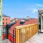 Unique And Modern Top Floor - Super Central