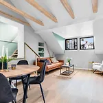 Unique And Modern Top Floor - Super Central